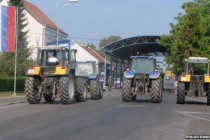 Poljoprivrednici blokirali granice, traže poticaje i “plavi dizel”