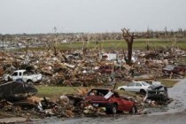 Američki grad Joplin “zbrisao” tornado,89 osoba poginulo