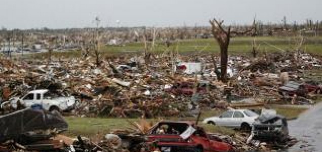 Američki grad Joplin “zbrisao” tornado,89 osoba poginulo