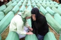 Majke Srebrenice tuže Carlu del Ponte  i Amira Ahmića