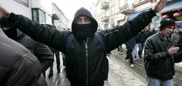 Pobuna u Osjeku: Gradom maršira tisuću Facebook prosvjednika!