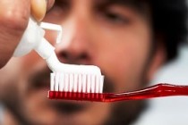 Muškarci, redovno perite zube da ne biste imali problema sa erekcijom