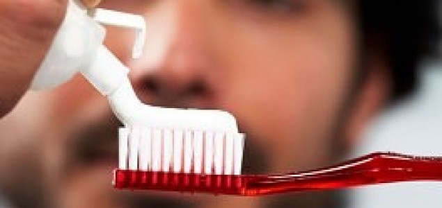 Muškarci, redovno perite zube da ne biste imali problema sa erekcijom