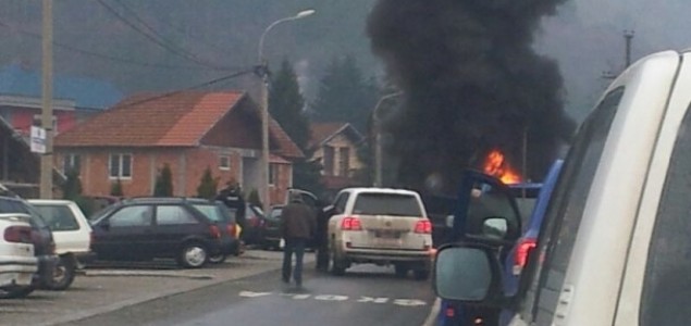 Neredi na Kosovu: Srbi postavili barikade, zapaljene gume