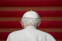 Niži činovnici već godinama prepravljaju papine govore i izmišljaju izjave