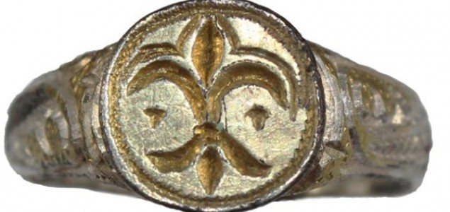U Kaknju pronađen srednjovjekovni zlatni pečatni prsten sa ljiljanom