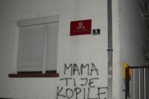 Studenti grafitom odgovorili Vasiću: Mama ti je kopile