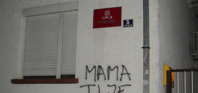 Studenti grafitom odgovorili Vasiću: Mama ti je kopile