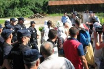 Sramota: Dodikova policija tuče  majke Srebrenice, nekoliko žena provrijeđeno