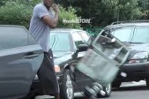 Video: Odom paparazzu razlupao svu opremu koju je imao u autu