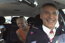 Norveški premijer na jedno popodne postao taksist: “Želim čuti što ljudi stvarno misle!”