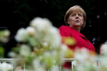 Merkel u krupnom planu, socijaldemokrati skrivaju Steinbruecka