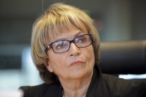Doris Pack: Političare u BiH treba kazniti