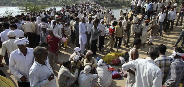 Više od 100 mrtvih u stampedu u Indiji