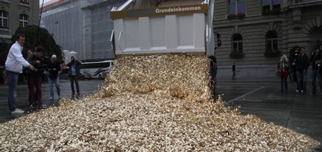 Švicarci u znak protesta na ulicu prosuli 400.000 franaka