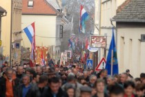 Stožer ipak organizirao posebnu kolonu, Milanović i Josipović odustali od obilaska Vukovara