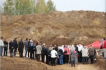 Kontinuitet genocida u Prijedoru se između ostalog ogleda u dehumanizaciji dženaze – vjerskog obreda koga treba poštovati kao jedan od najhumanijih ljudskih obreda