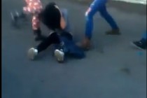 Užasavajući snimak iz Tuzle: Tri učenice brutalno pretukle svoju kolegicu