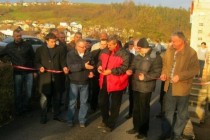 Bosanska Krupa: Načelnik presjeca vrpcu, a asfalt se već raspada