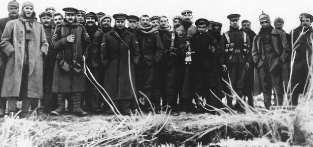 Nijemci i Britanci na Božić 1914. prekinuli rat i odigrali utakmicu na prvoj liniji fronta