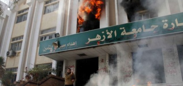 Kairo: Studenti zapalili zgradu fakulteta