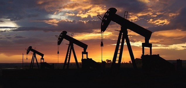Zbog prevelikih zaliha pada cijena nafte u svijetu
