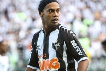 Čarolija: Ronaldinho se golčinom iz slobodnjaka vratio na teren