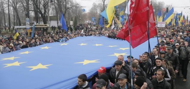 Policija rasteruje demonstrante u Kijevu