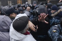 Ukrajina: Demonstranti blokirali puteve prema zgradi Vlade u Kijevu