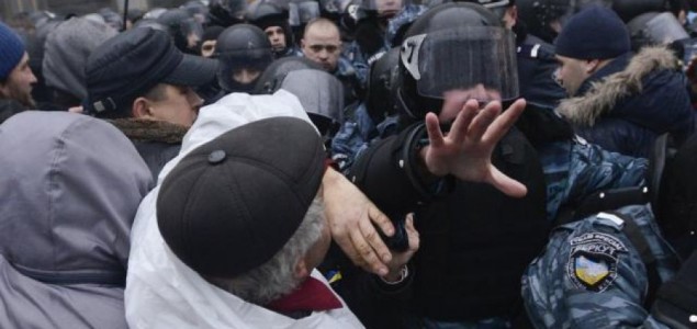 Ukrajina: Demonstranti blokirali puteve prema zgradi Vlade u Kijevu