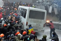 Ratno stanje na ulicama Kijeva, u brutalnim sukobima povrijeđeno 70 policajaca