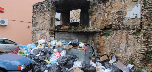Štrajk radnika “Komosa” ulazi u treću sedmicu: Mostar zatrpan smećem, građani nezadovoljni odnosom vlasti