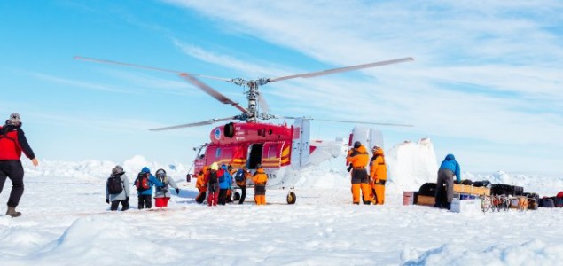 Kineski helikopter počeo evakuaciju posade ruskog broda zaglavljenog u ledu na istoku Antarktika