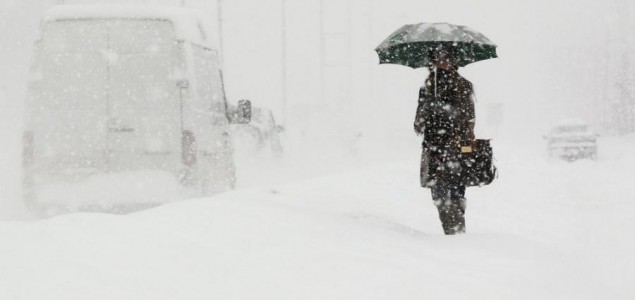 Srbija: Kolona vozila zametena kod Zrenjanina, zbog dvometarskog snijega put neprohodan