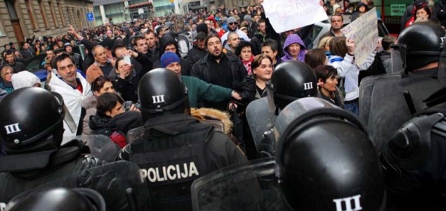 Protesti u Bosni: Mlad i nezaposlen? Sam si kriv!