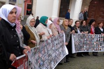Žene Srebrenice na protestu u Tuzli osudile jednostranu odluku Holandije o odšteti porodicama žrtava