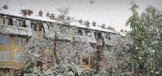 Zima je 15. u aprilu: Snijeg zabijelio Sarajevo