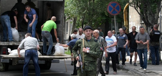 Rat u Ukrajini: Vojska krenula u akciju protiv separatista, više od stotinu ubijenih