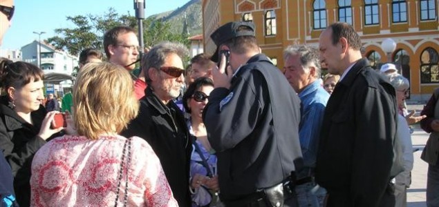 Treniranje strogoće mostarske policije na građanima koji protestuju u Mostaru
