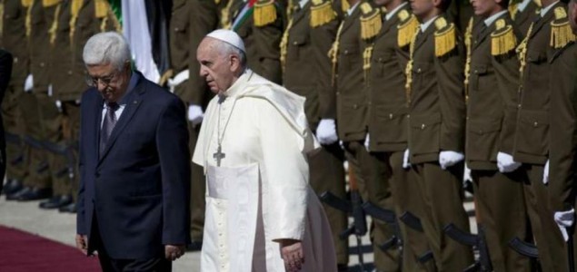 UZBRDICE/ NIZBRDICE Ljubo  R. Weiss: Papa Franjo na „pupku svijeta“ ( I )