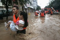 Kina: U poplavama stradalo 27 osoba, srušeno 9.700 kuća