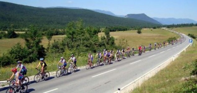 Biciklisti na putu ka Srebrenici napadnuti u Valjevu