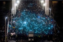 Hiljade prosvjednika na ulicama Budimpešte zbog poreza na internet