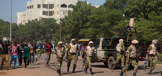 Vojska preuzela vlast u Burkini Faso, uveden policijski sat