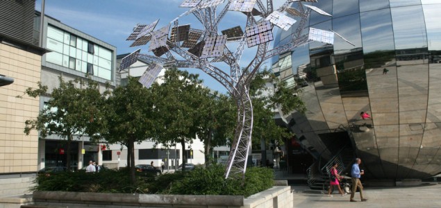 Solarno drvo umjesto pravog u centru Bristola