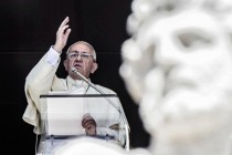 Papa napao svećenike – biznismene: “Skandalozno je i sramotno naplaćivati crkvene usluge”