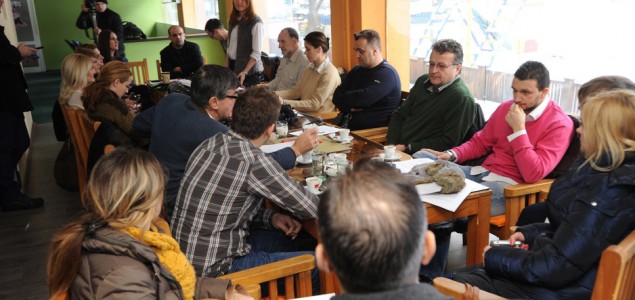 Klub novinara Tuzla organizovao protesnu kafu u BKC-u