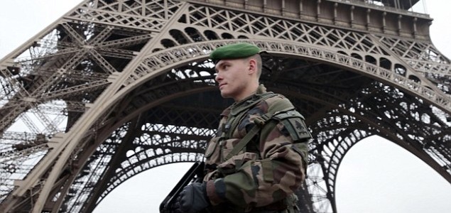 Francuska raspoređuje 10.000 vojnika radi jačanja sigurnosti