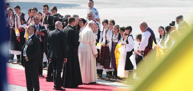 Papa Franjo stigao u Sarajevo!