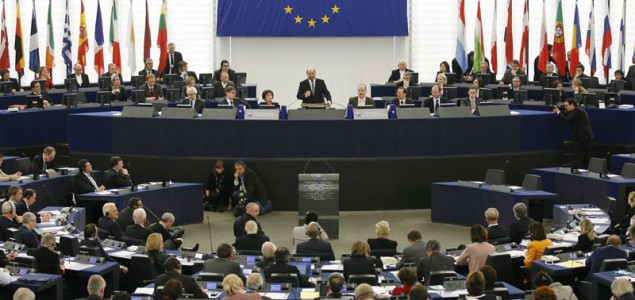 Europski parlament poziva na izradu zajedničke strategije EU za borbu protiv radikalizacije mladih
